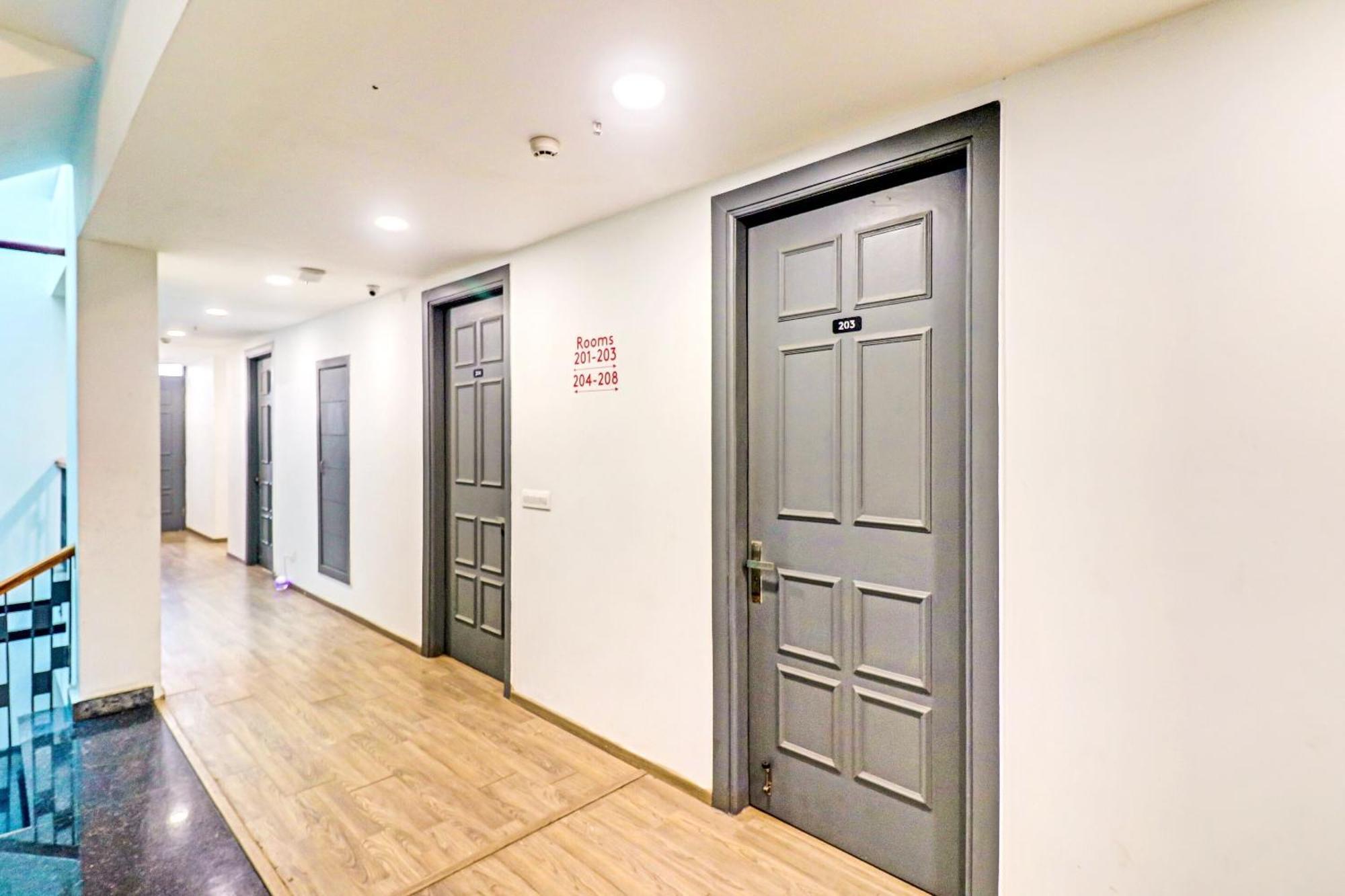 Hotel Townhouse Sector 30 Near Botanic Garden Of Indian Republic Noida Exteriér fotografie